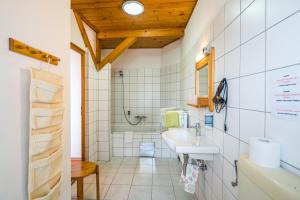 Koupelna v ubytování Szent Kristóf Panzió