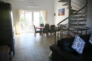 Posezení v ubytování Grapevines Villas Makrygialos