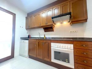 A kitchen or kitchenette at MILA adosado vistas al mar