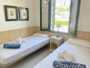 A bed or beds in a room at MILA adosado vistas al mar