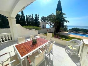 The swimming pool at or close to MILA adosado vistas al mar