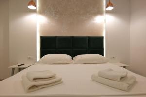 Postel nebo postele na pokoji v ubytování Kuburi Hotel