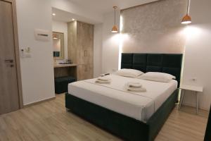 Postel nebo postele na pokoji v ubytování Kuburi Hotel
