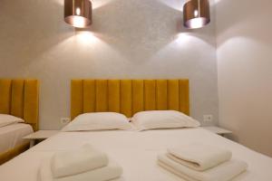Postel nebo postele na pokoji v ubytování Kuburi Hotel