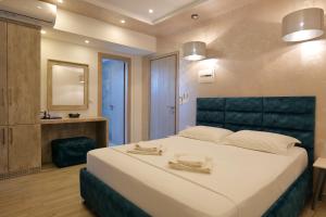 Postel nebo postele na pokoji v ubytování Kuburi Hotel