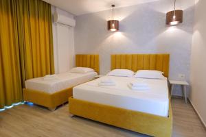 Postel nebo postele na pokoji v ubytování Kuburi Hotel