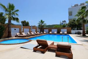 Bazén v ubytování Kuburi Hotel nebo v jeho okolí