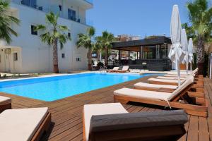 Bazén v ubytování Kuburi Hotel nebo v jeho okolí