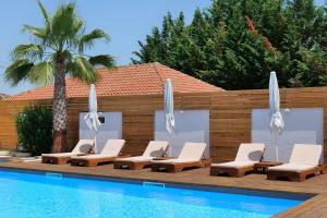 Bazén v ubytování Kuburi Hotel nebo v jeho okolí