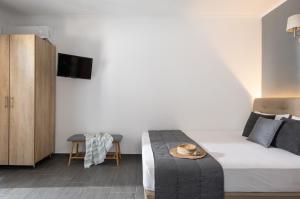 a bedroom with a bed with a hat on top of it at Eolica Rooms in Sarti