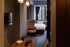 Postel nebo postele na pokoji v ubytování COCOSHUKU Shinjuku-Hanazono