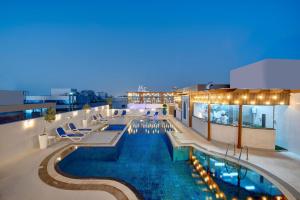 A piscina localizada em Donatello Hotel ou nos arredores