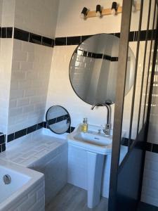Kúpeľňa v ubytovaní Hôtel du marquis De Broc