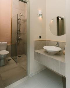 Filanthi - The project tesisinde bir banyo