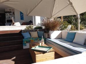 Imagen de la galería de VILLA ANADINE - Aiguebonne BOULOURIS - PLEINE VUE MER - À 5 minutes à pied de la plage - Climatisée, en Saint-Raphaël