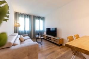 Televízia a/alebo spoločenská miestnosť v ubytovaní Bravissimo Gerió, 2-bedroom apartment