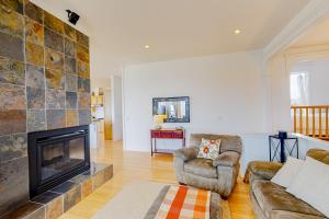a living room with a fireplace and a couch at The Coquille River Retreat in Bandon