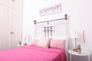 A bed or beds in a room at Luccil's Home Downtown