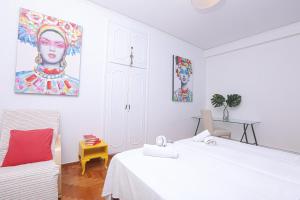 A bed or beds in a room at Luccil's Home Downtown