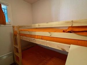 - une chambre avec 2 lits superposés dans l'établissement Appartement Vieux-Boucau-les-Bains, 2 pièces, 6 personnes - FR-1-379-146, à Vieux-Boucau-les-Bains