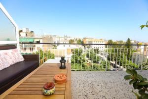 A balcony or terrace at Luccil's Home Downtown