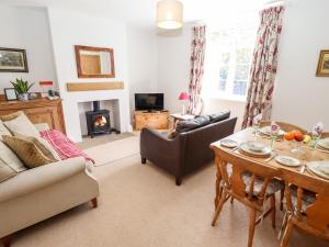 a living room with a couch and a table at East Farm Cottage in Lincoln