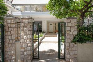 Gallery image of Rooftop apartment with great veranda in Athens