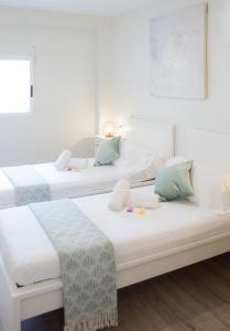 Postel nebo postele na pokoji v ubytování Cabanyal Luxury Malvarrosa Beach + 23 fotografií