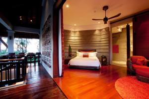 Llit o llits en una habitació de The Slate, Phuket