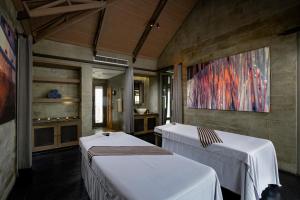 Llit o llits en una habitació de The Slate, Phuket
