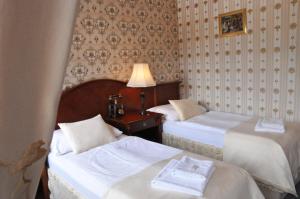 Ένα ή περισσότερα κρεβάτια σε δωμάτιο στο Hotel MERTIN