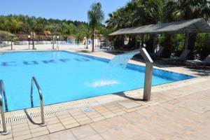 Bazén v ubytování Corfu Hotel nebo v jeho okolí