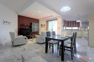 Η κουζίνα ή μικρή κουζίνα στο Beachfront 2 Bedroom Holiday Home