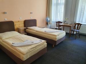 Pension zum Lichtenberger tesisinde bir odada yatak veya yataklar