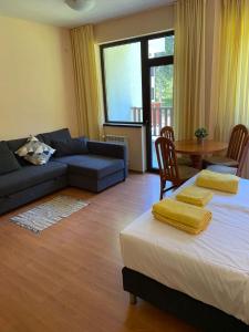 A bed or beds in a room at Flora Ski-slope Studio Apartment Még 37 kép