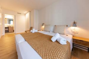 Posteľ alebo postele v izbe v ubytovaní Bravissimo Tarlà, 2-bedroom apartment