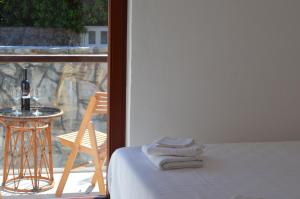 Postel nebo postele na pokoji v ubytování @Hvar Island Seaside Villa (1st row at seaside)