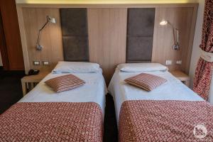 Postel nebo postele na pokoji v ubytování Hotel Casa Valdese Roma