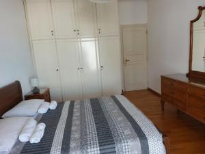 A bed or beds in a room at Sea view,big and comfortable appartment in Voula