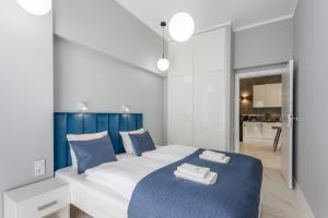 Łóżko lub łóżka w pokoju w obiekcie Ambria Apartments Platan Tower