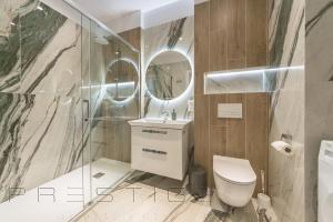 A bathroom at Prestige Apartments Modern Tower Gdynia