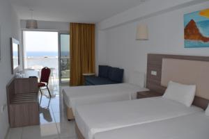 Postel nebo postele na pokoji v ubytování Corfu Hotel