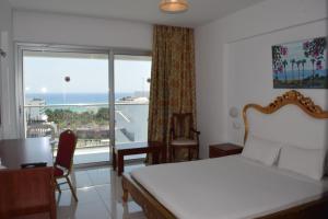 Postel nebo postele na pokoji v ubytování Corfu Hotel