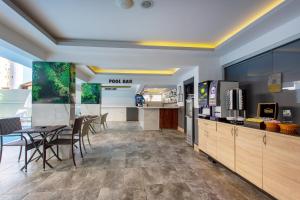 Kuchyň nebo kuchyňský kout v ubytování Aslan Sand & City Hotel