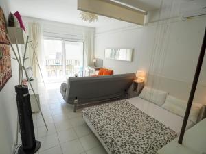 Posteľ alebo postele v izbe v ubytovaní Ferdinand Apartment by Hello Homes Sitges