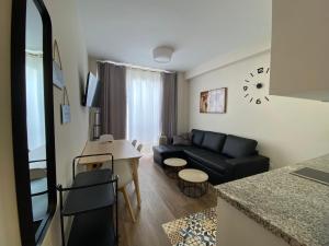 Ein Sitzbereich in der Unterkunft Apartamentos San Miguel