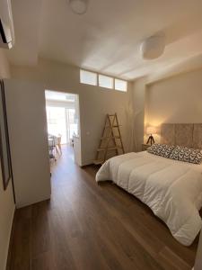 Ein Bett oder Betten in einem Zimmer der Unterkunft Apartamentos San Miguel