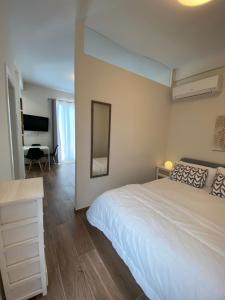 Ein Bett oder Betten in einem Zimmer der Unterkunft Apartamentos San Miguel