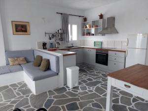 Køkken eller tekøkken på Styfilia Beachfront Apartment - First Floor