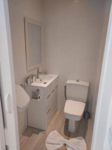 A bathroom at Cas Catalá Living
